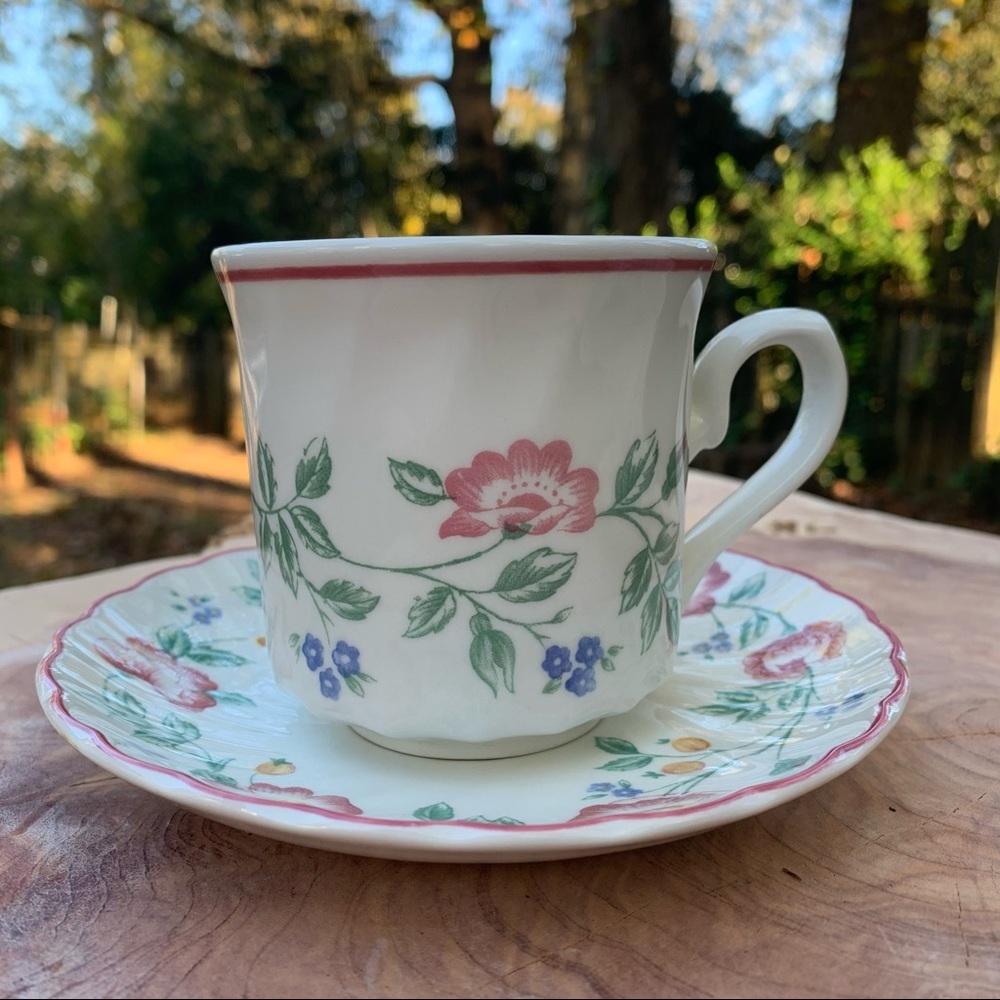 2 X Churchill Staffordshire England Briar Rose Floral cup and saucer sets - Picture 6 of 13